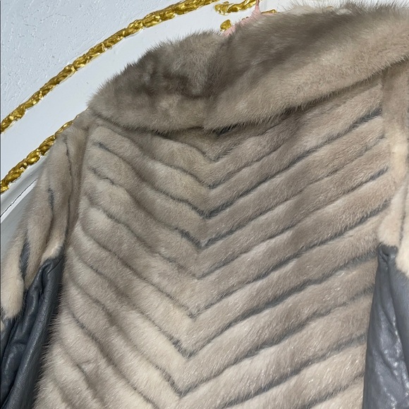 Vntge Mink Fur Coat – Horizontal Chevron Let-Out Construction Silvery Taupe. S/M - Picture 7 of 7